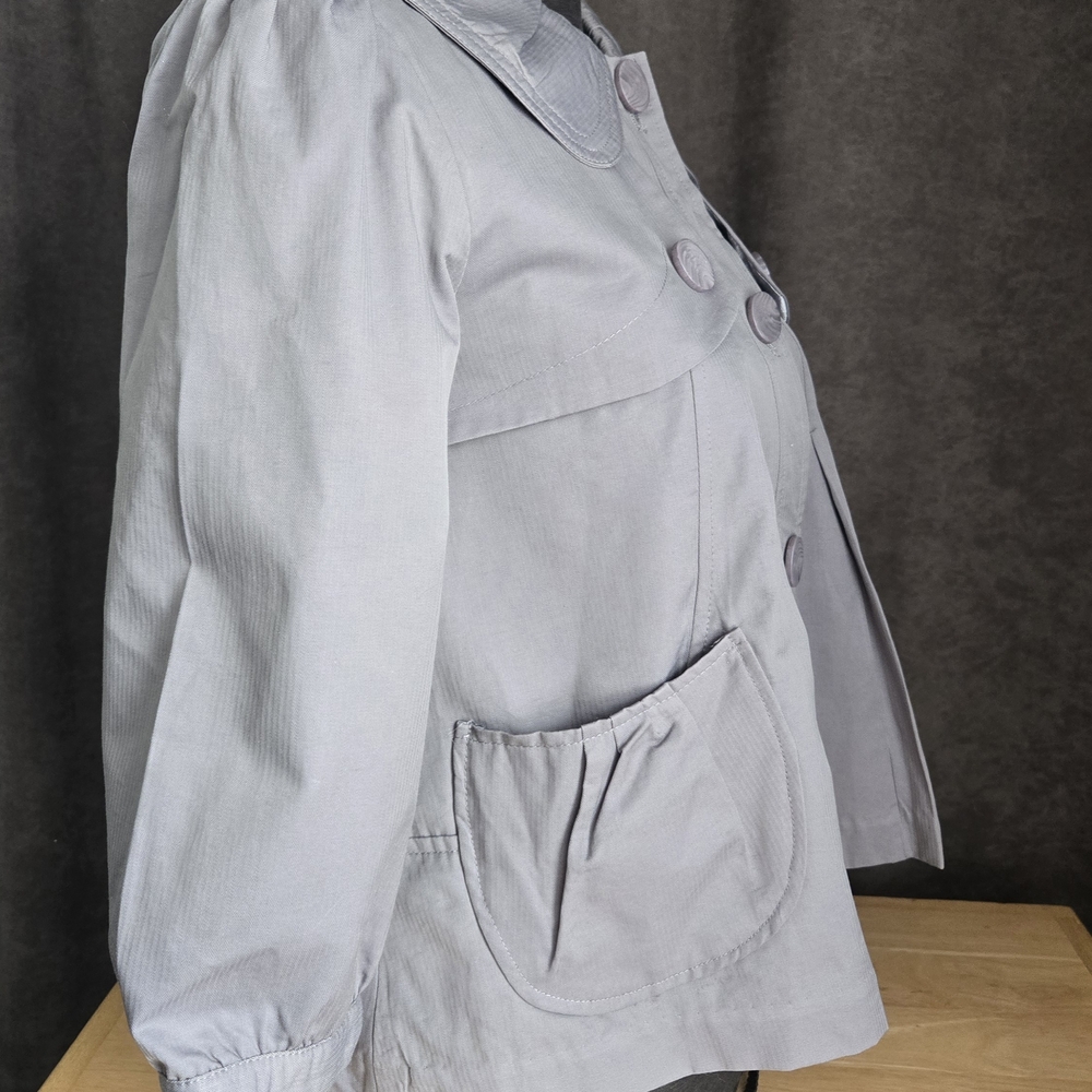 Stylish Gray Button-Up Jacket - Picture 3 of 8